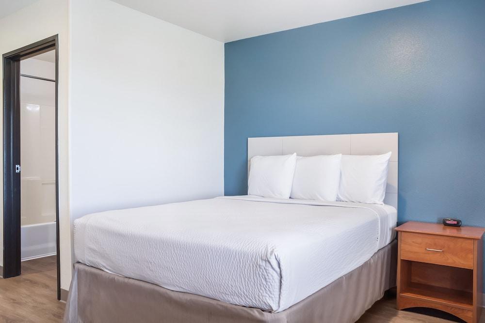 WoodSpring Suites Denton photo 10