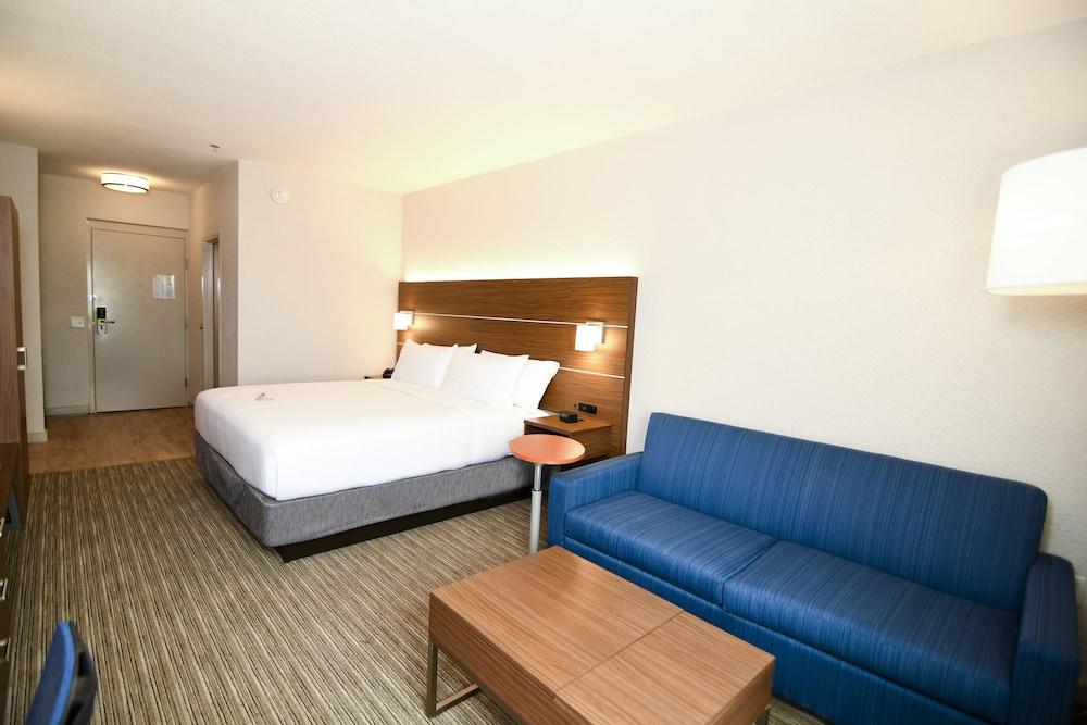 Holiday Inn Express Hotel & Stes Port Clinton-Catawba Island by IHG photo 22