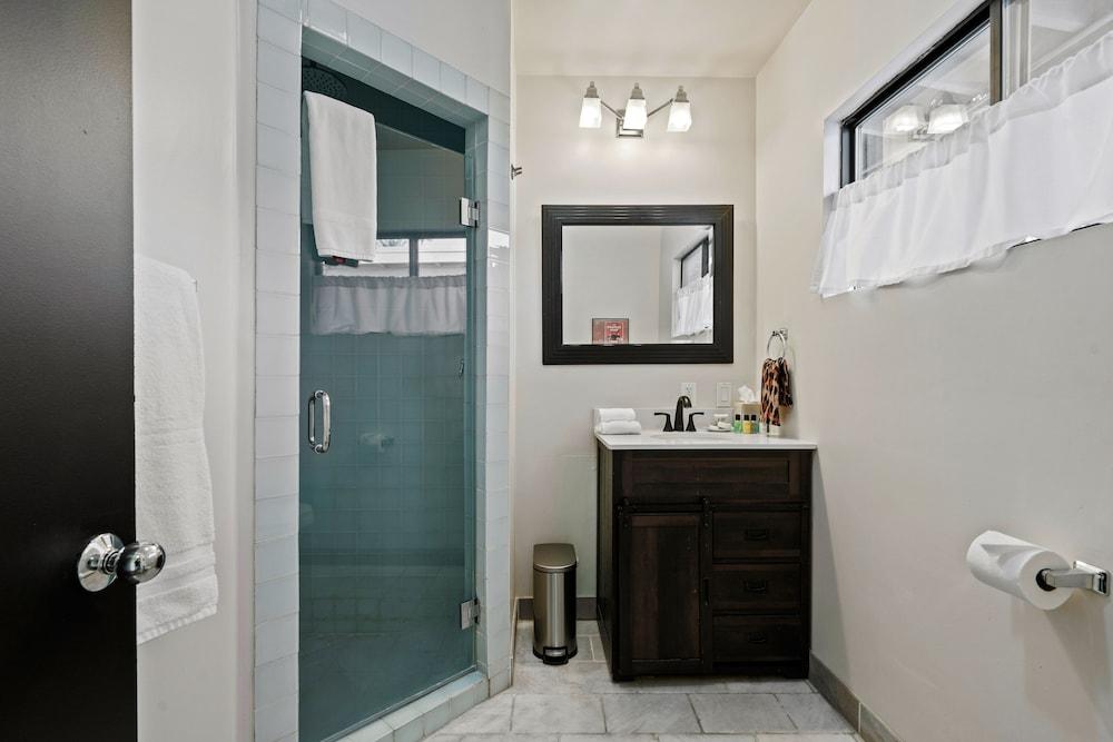 Cheetah Hotel photo 25