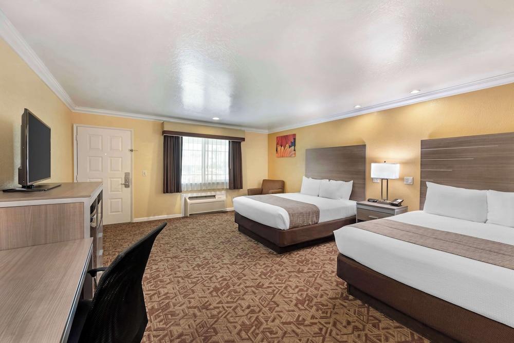 Best Western Hanford Inn photo 11