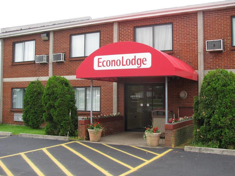Econo Lodge Darien Lakes photo 43