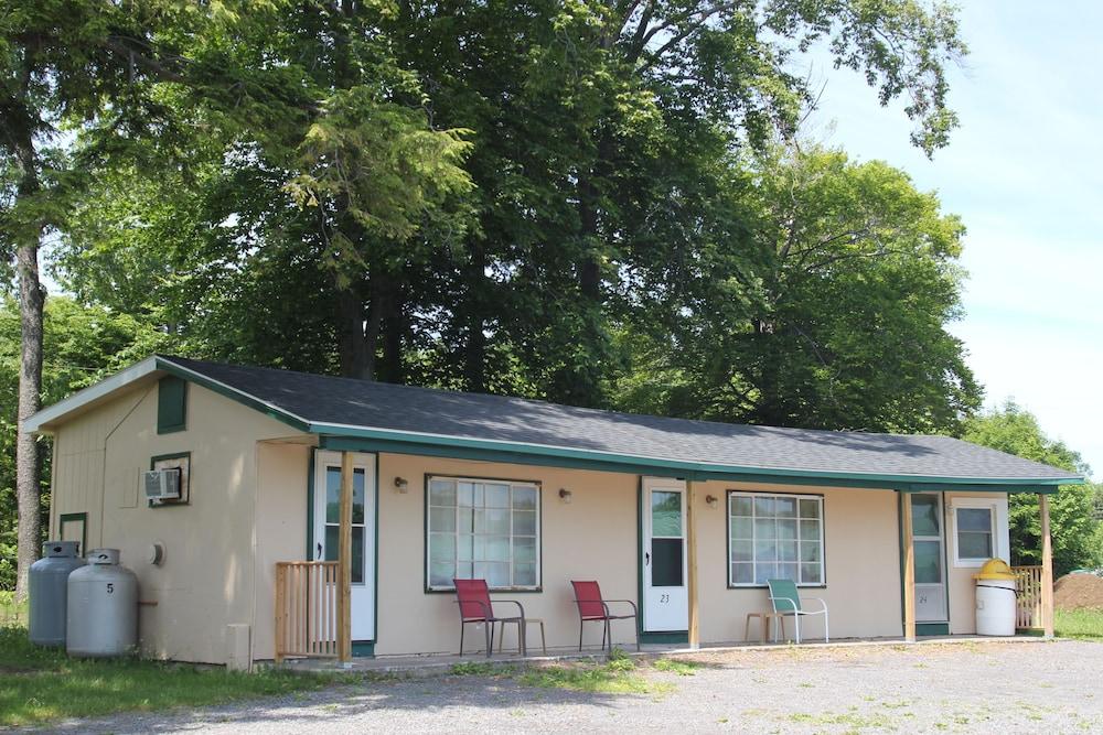The Evergreen Motel photo 71