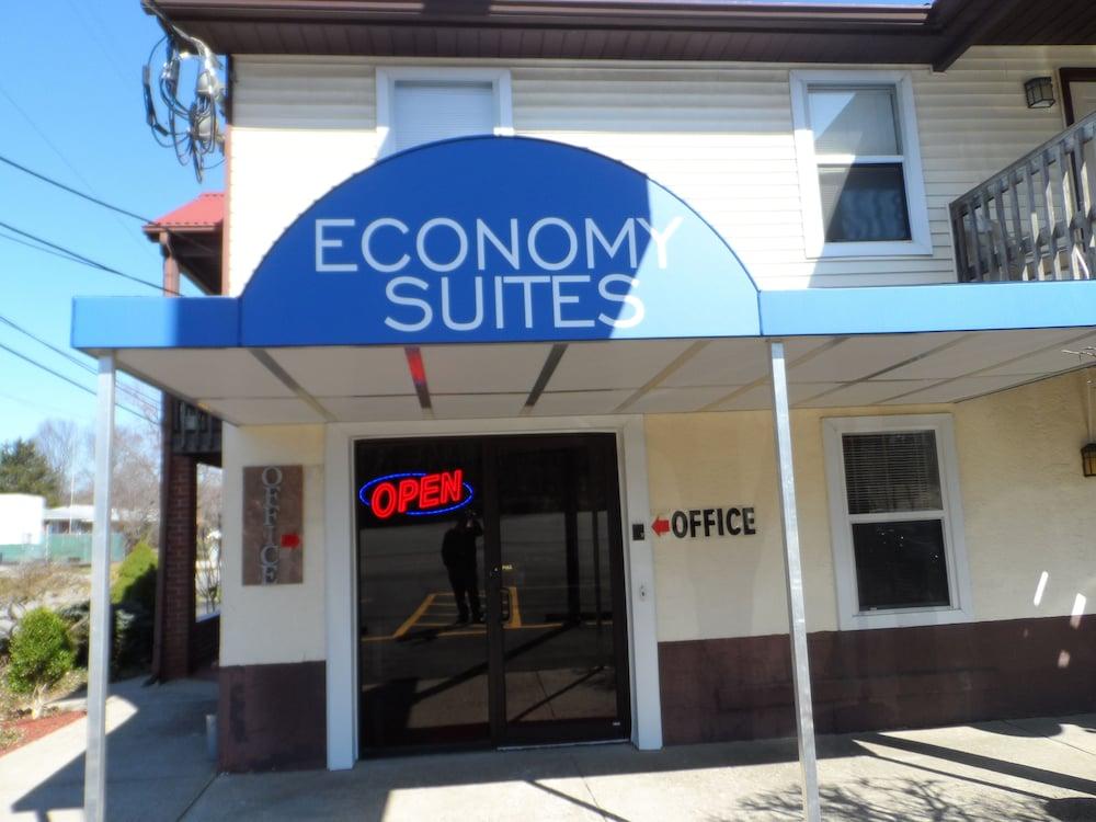 Economy Suites photo 1