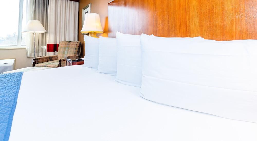 Metro Points Hotel photo 11