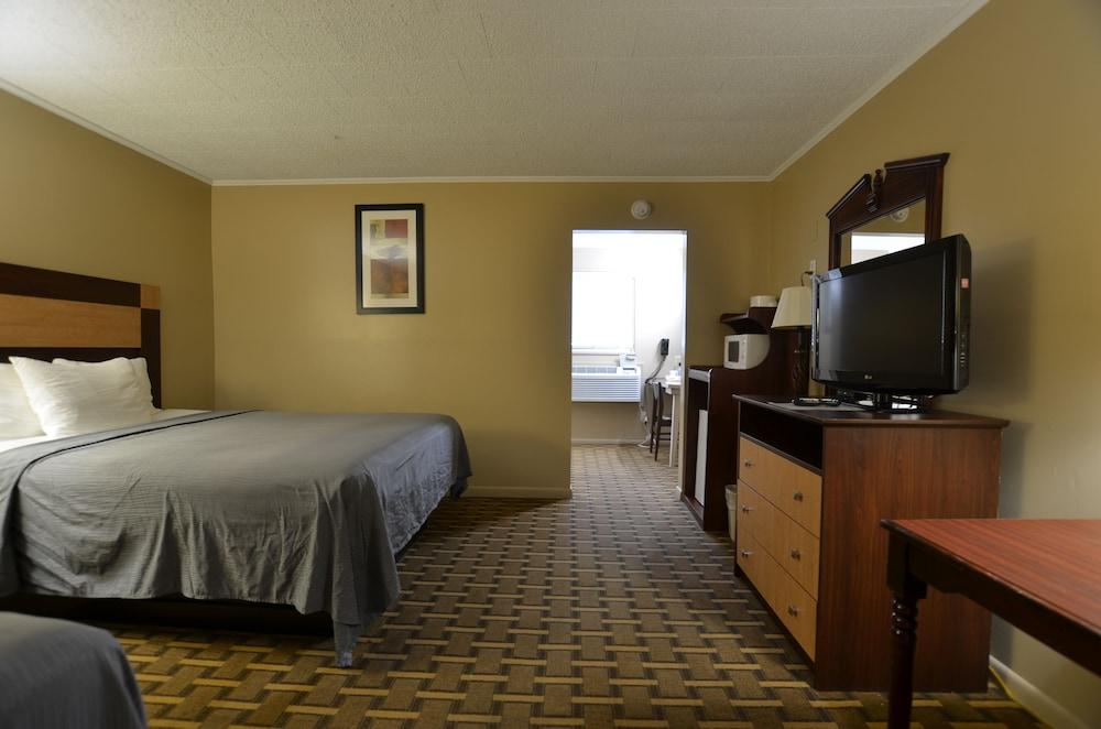 Travelowe's Motel photo 10