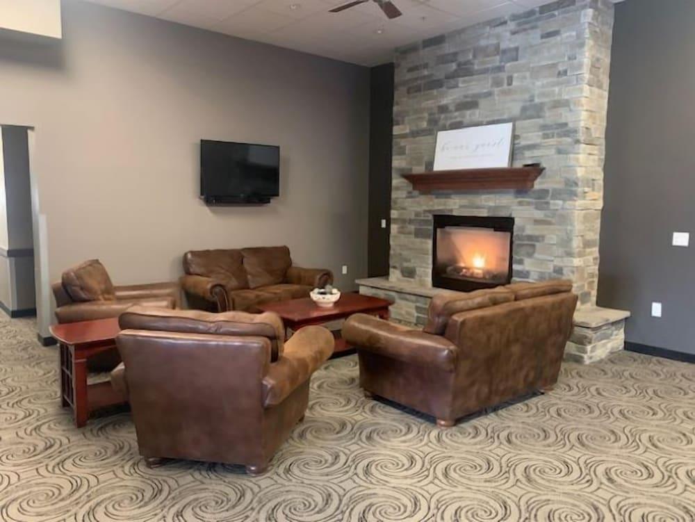 Cardinal Inn & Event Center photo 5