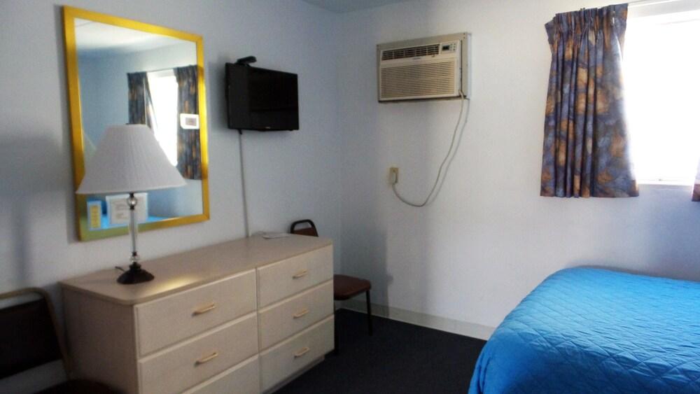 Golden Rail Motel photo 8