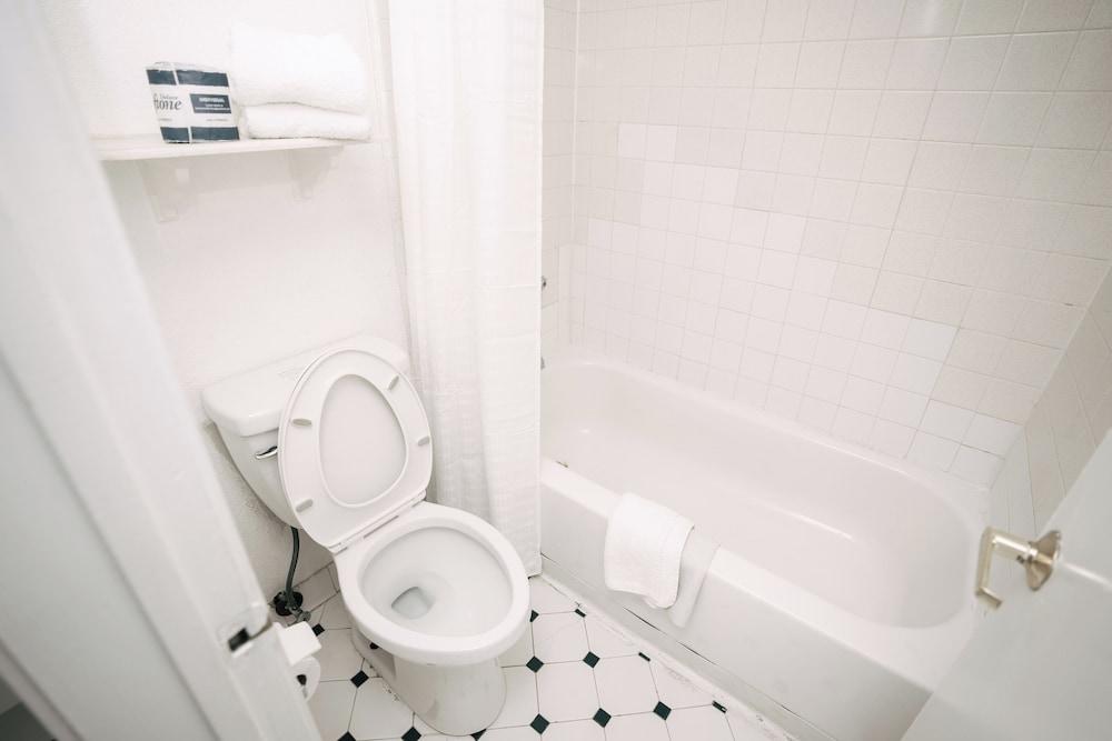 Guest Inn & Suites photo 12