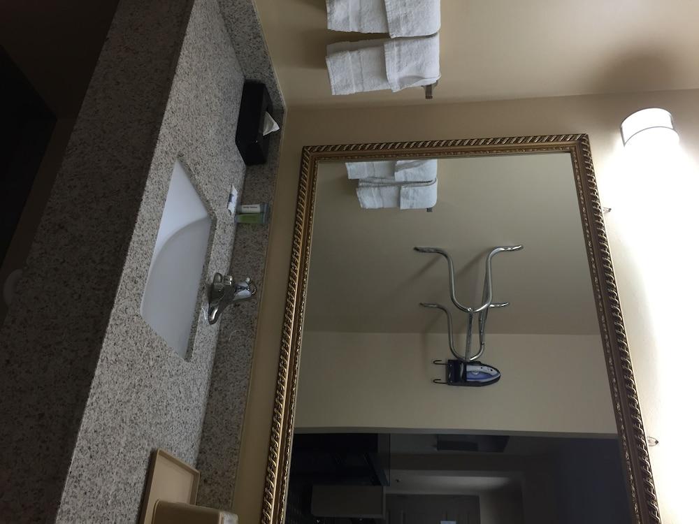 Downtowner Inns photo 27