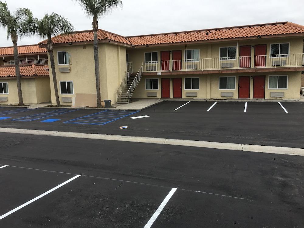 Baymont by Wyndham Bakersfield photo 10