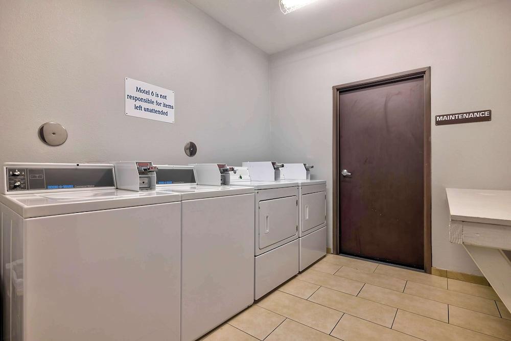 Motel 6 Texas City, TX - I-45 South photo 17