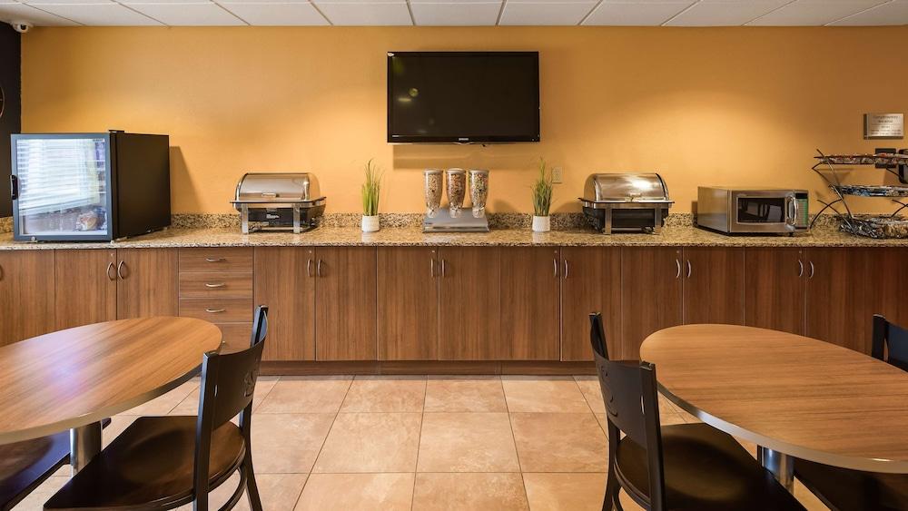 SureStay Plus Hotel by Best Western Keyser photo 17