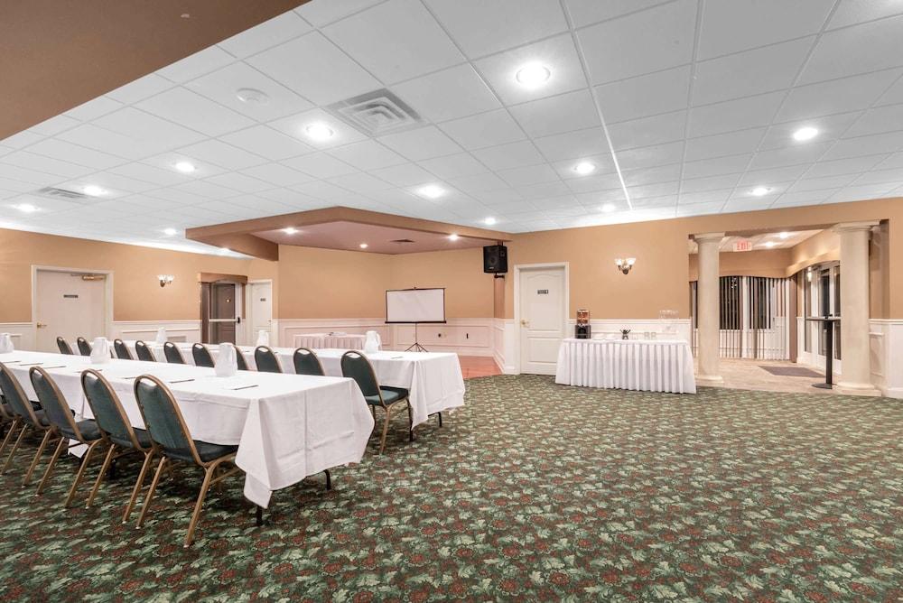 Summerset Hotel & Suites photo 27