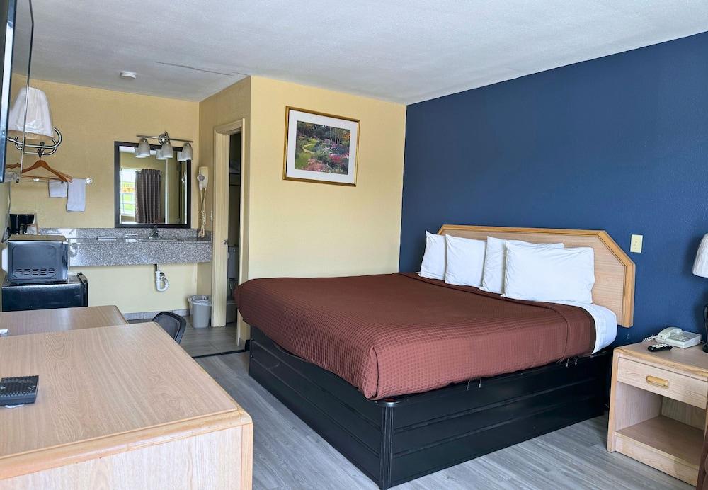 Westwoods Motel photo 7