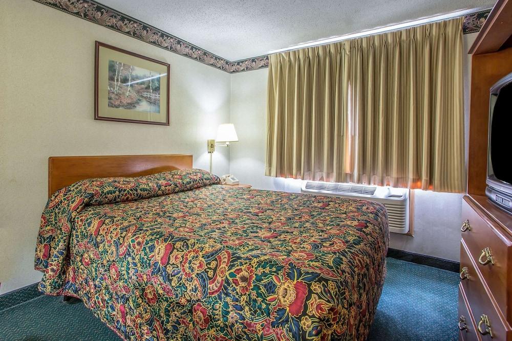 Rodeway Inn Bedford photo 19