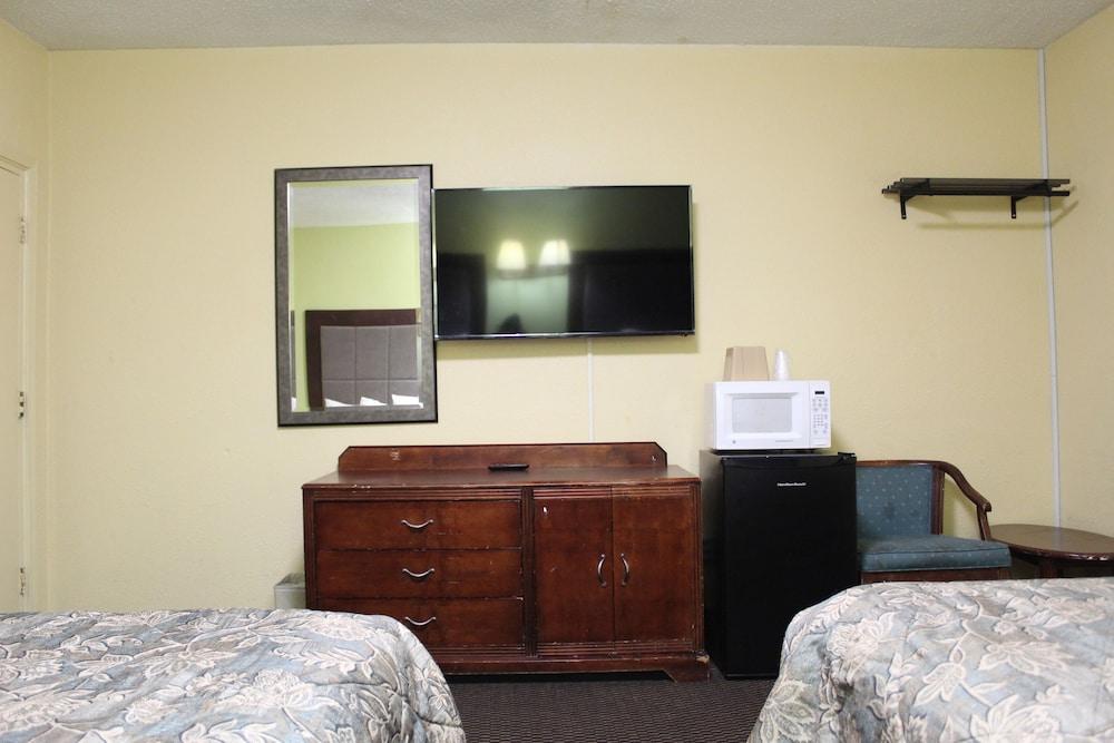 Double N Motel photo 6