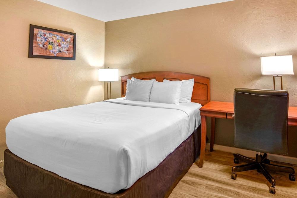 Econo Lodge  Inn & Suites Durango photo 8