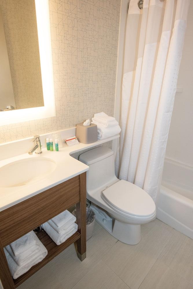 Holiday Inn Express Laguardia Airport, an IHG Hotel photo 26