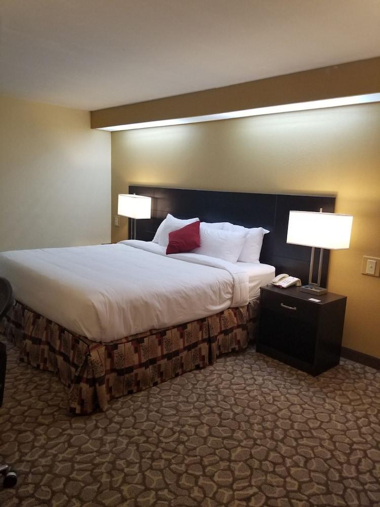 Ramada by Wyndham Santee I-95 photo 28