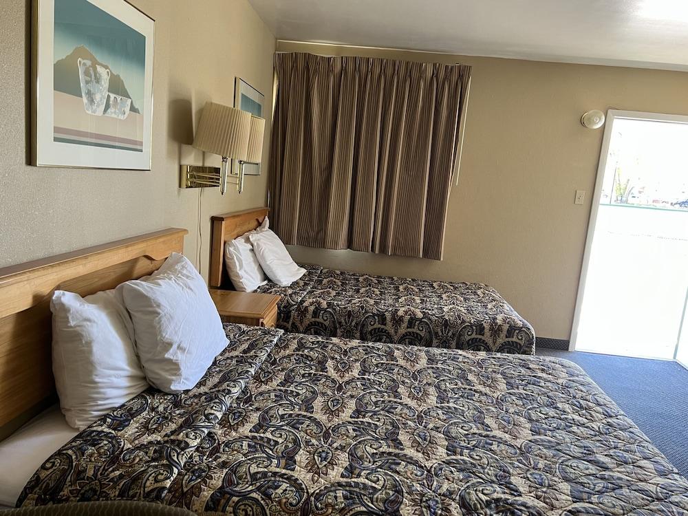 Silver Spur Motel photo 21