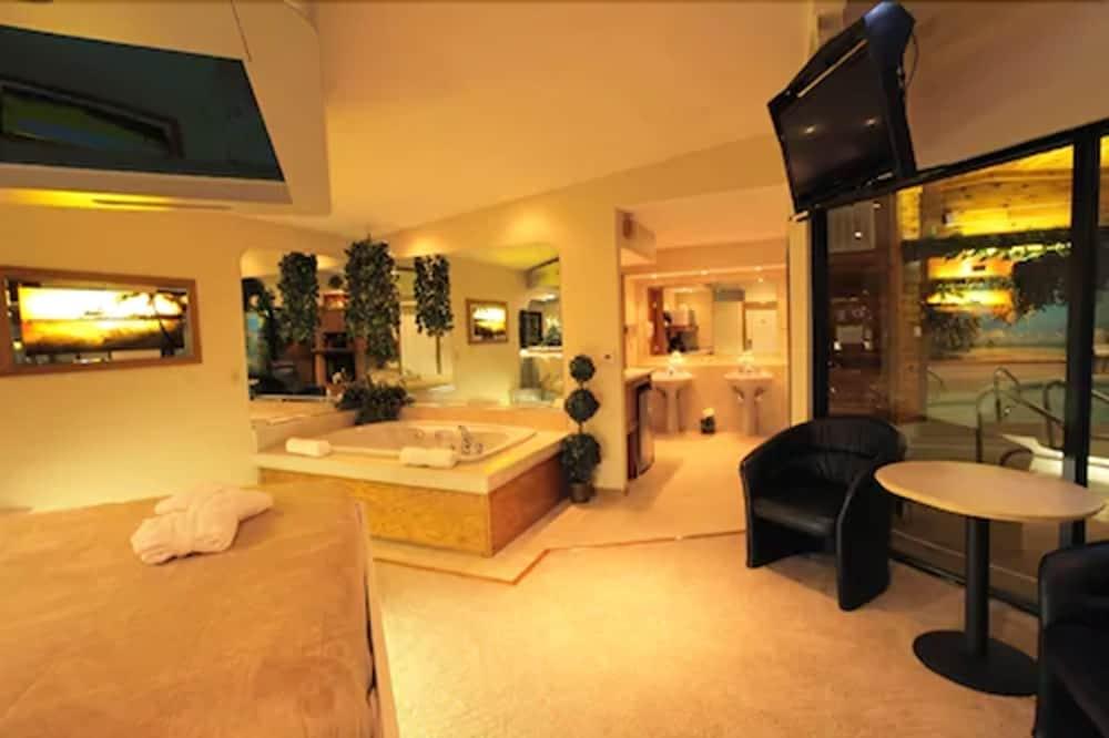 Sybaris Pool Suites Indianapolis photo 11