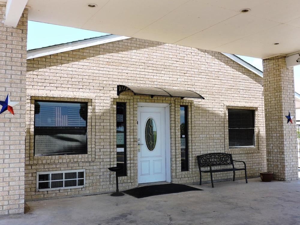 Riata Inn photo 21