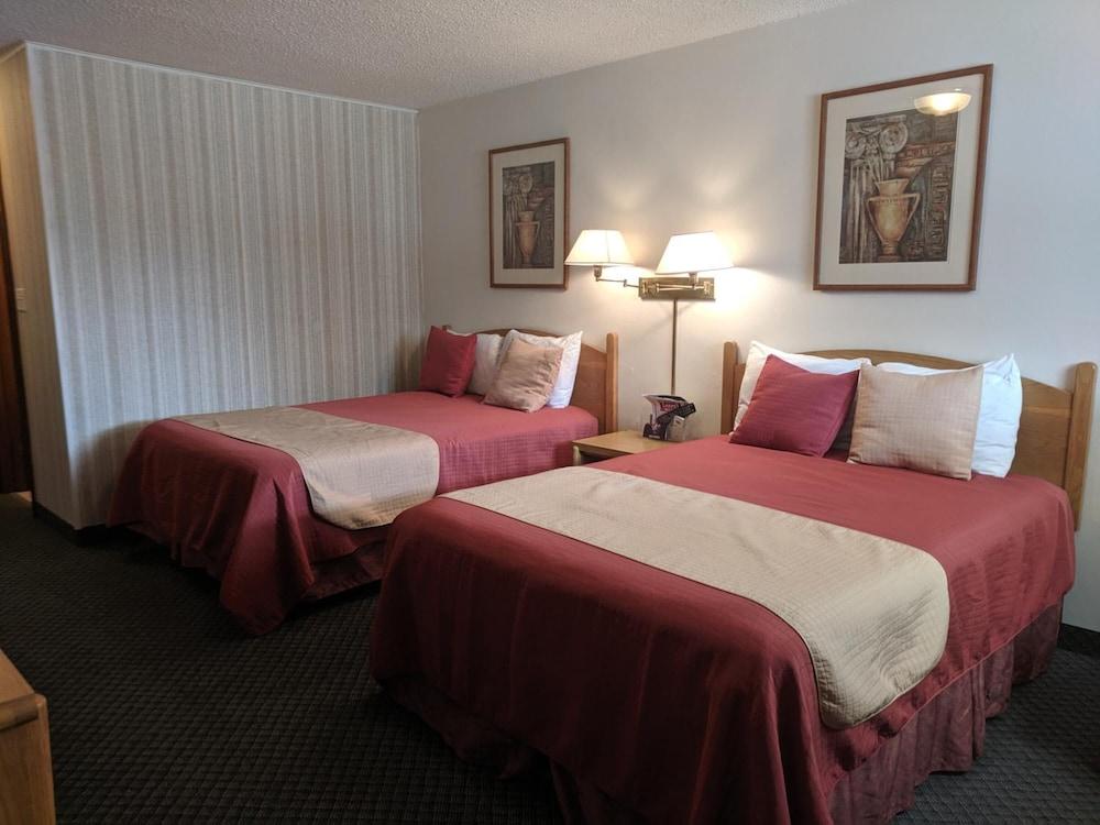 Red Carpet Motel photo 40