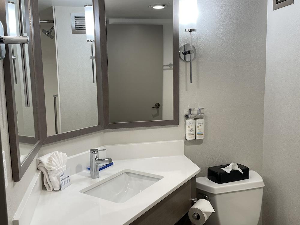 Holiday Inn Express Burlington by IHG photo 24