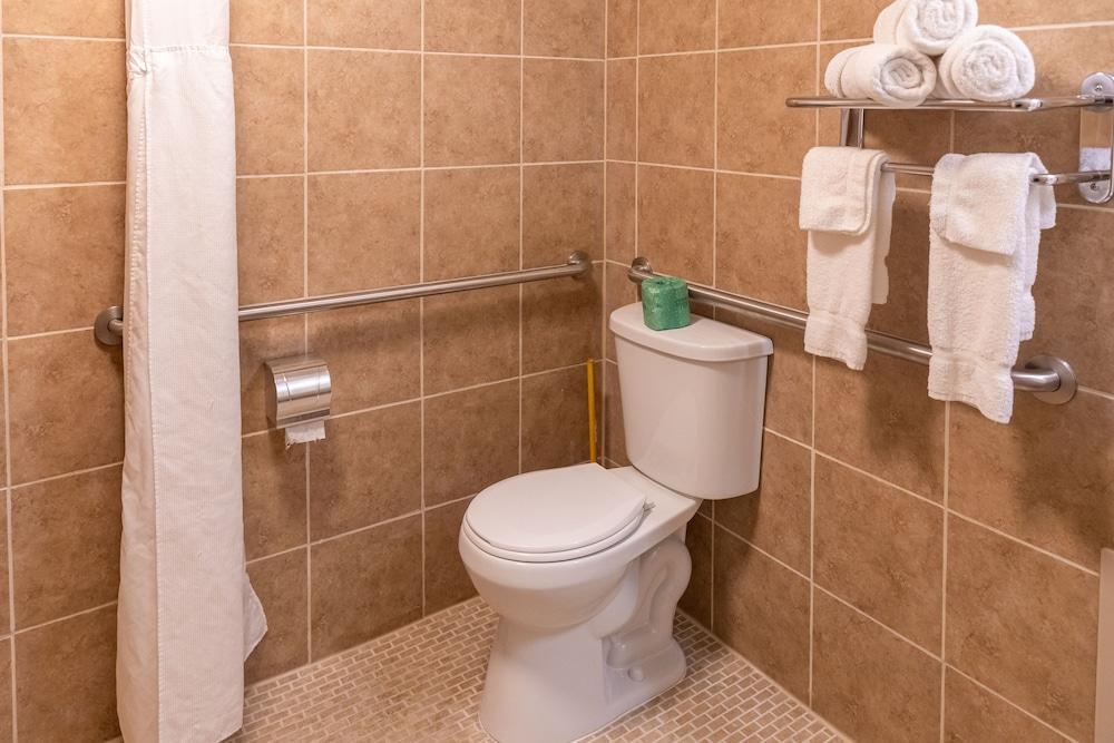 Cottonwood Suites Savannah Hotel & Conference Center photo 30