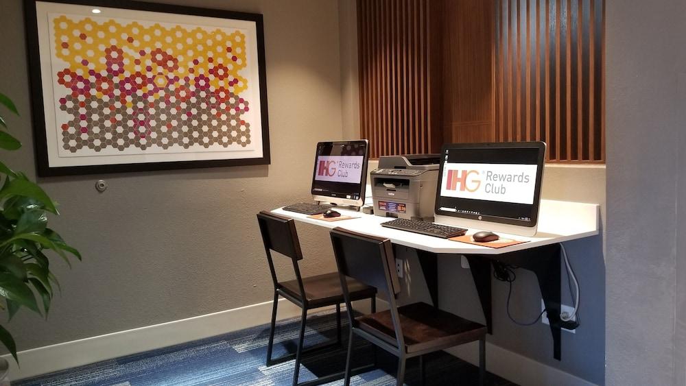 Holiday Inn Express Oneill by IHG photo 35