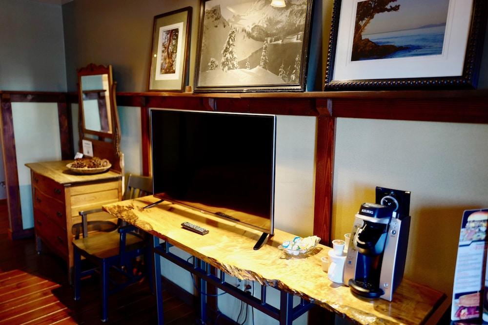 Sumas Mountain Lodge photo 26