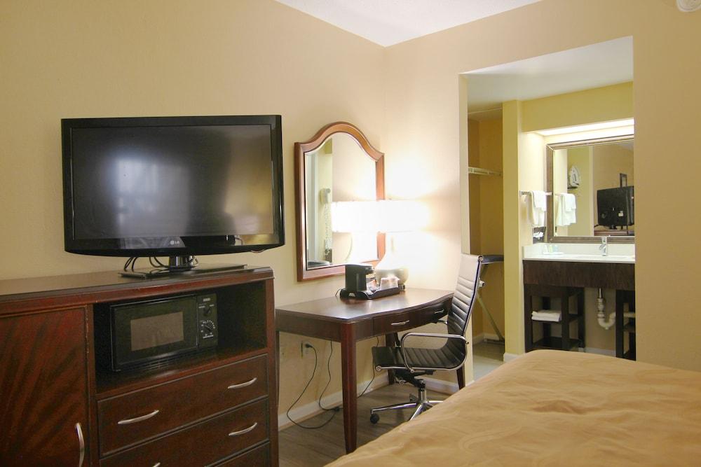 Quality Inn & Suites Franklin photo 19