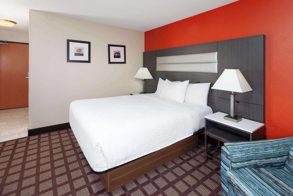 AmericInn by Wyndham Hudson photo 10