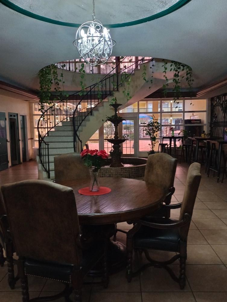 University Inn Gainesville photo 2