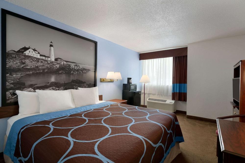 Super 8 by Wyndham Portland ME photo 10