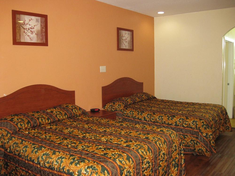 Scottish Inn and Suites photo 3