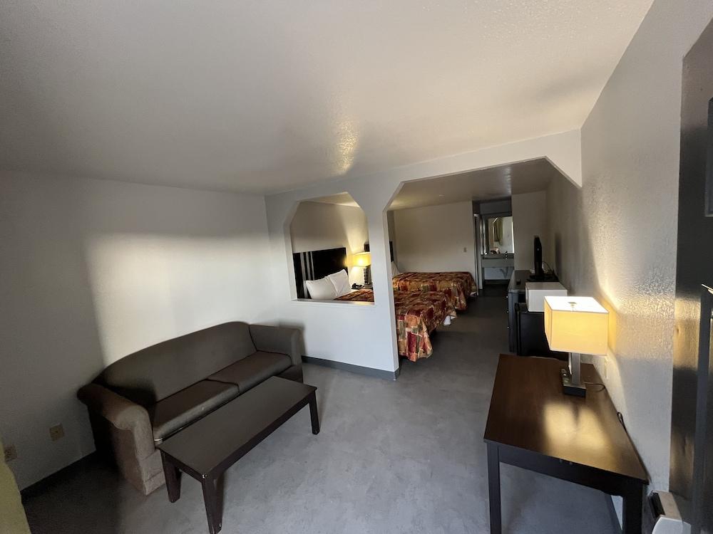 Atria Inn & Suites photo 7