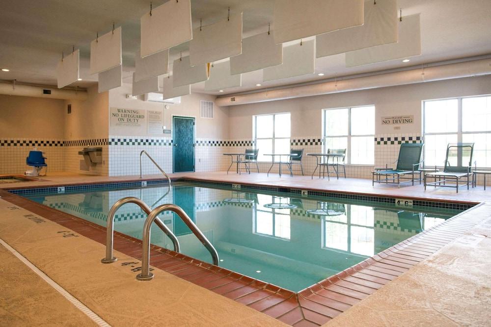 Country Inn & Suites by Radisson, Effingham, IL photo 10