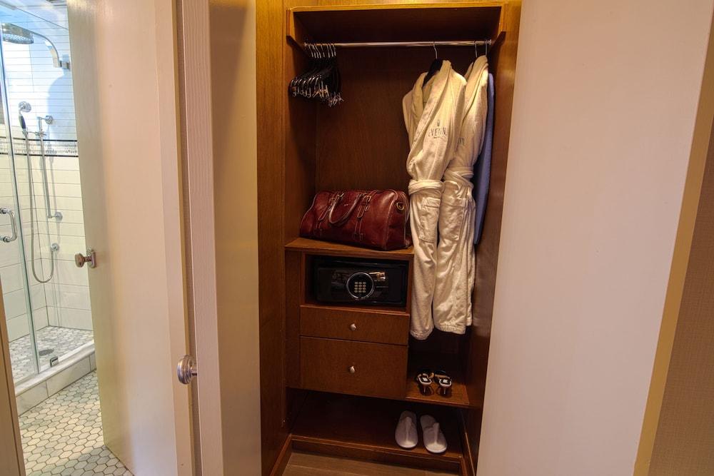 The Evelyn Hotel photo 10