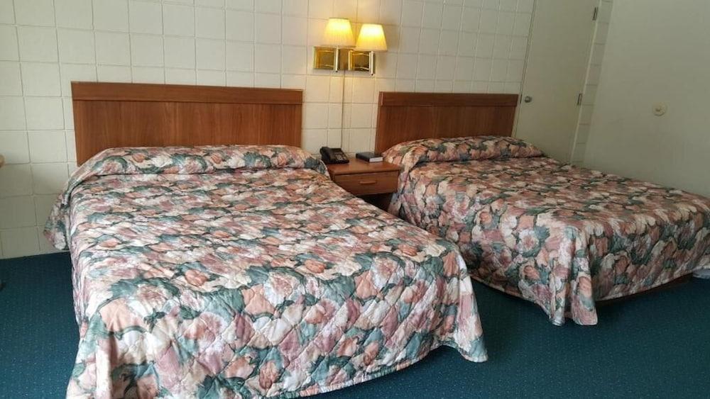 Oakridge Motel photo 6