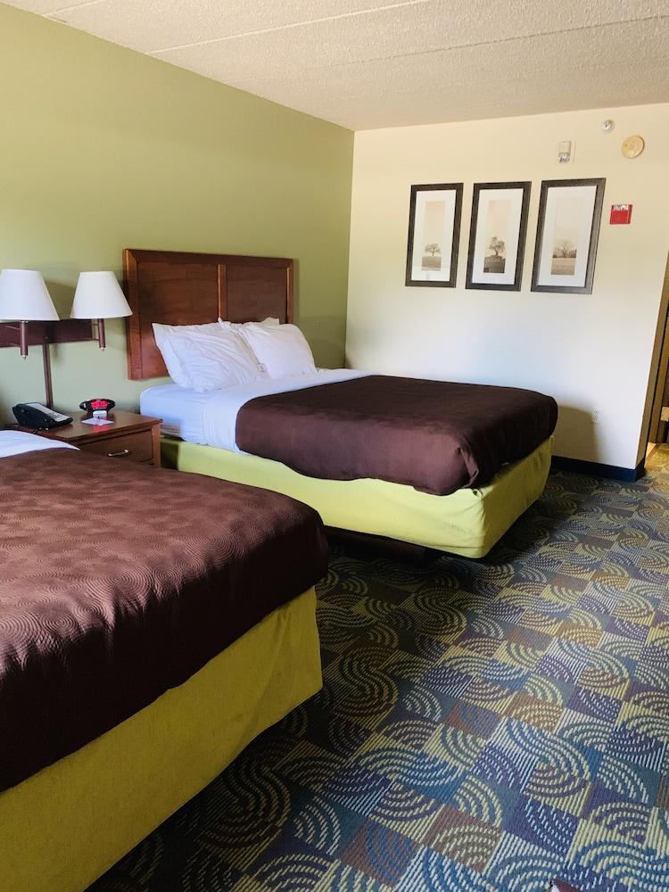 AmericInn by Wyndham Kewanee photo 84