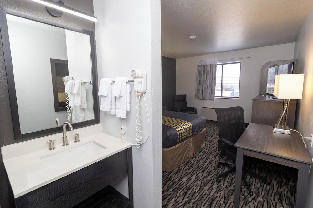 Big Sky Inn photo 25