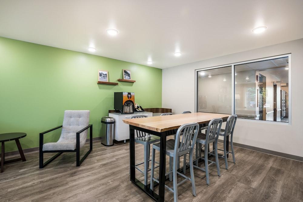 Woodspring Suites Littleton-South Denver photo 2