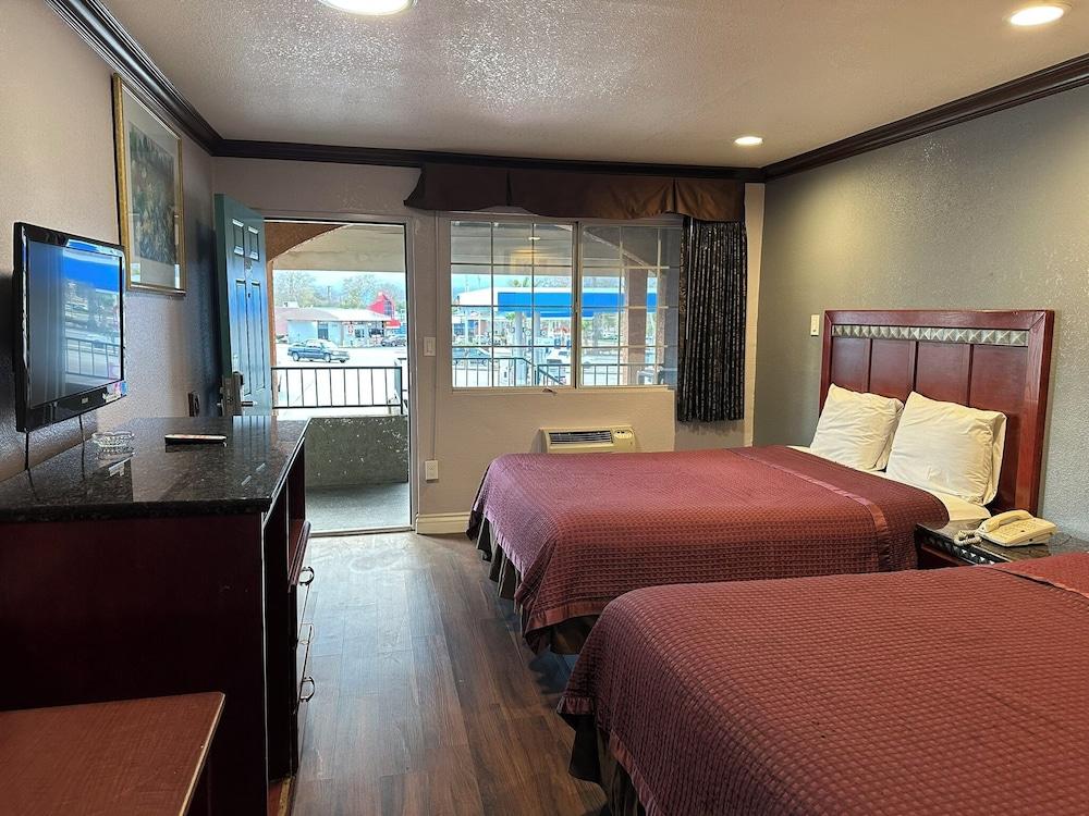Corona Inn photo 46