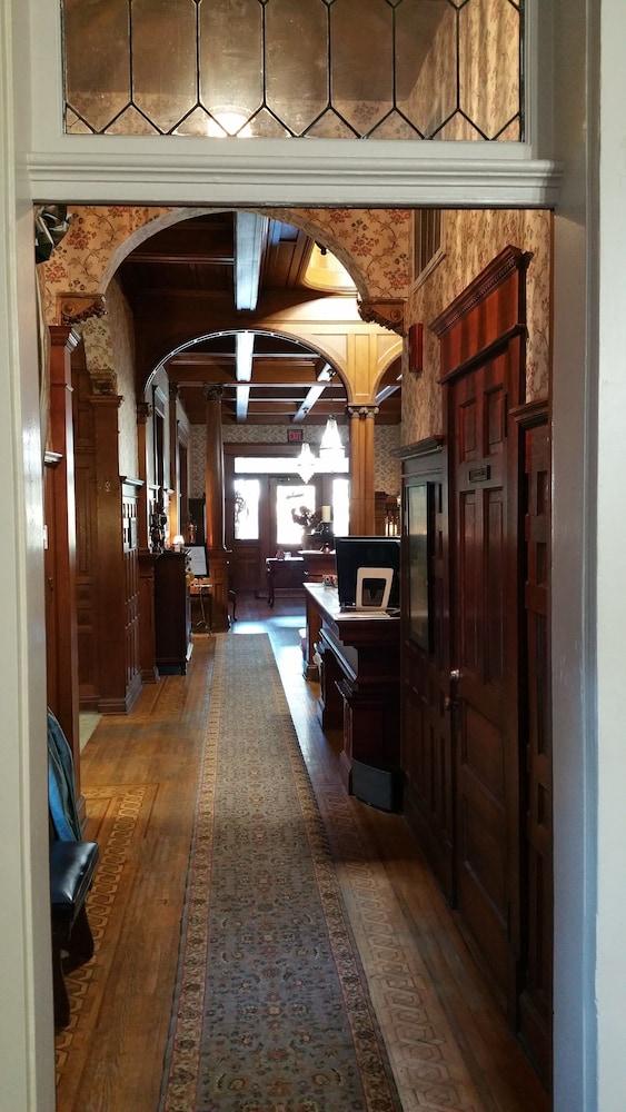 Edwardian Inn photo 3