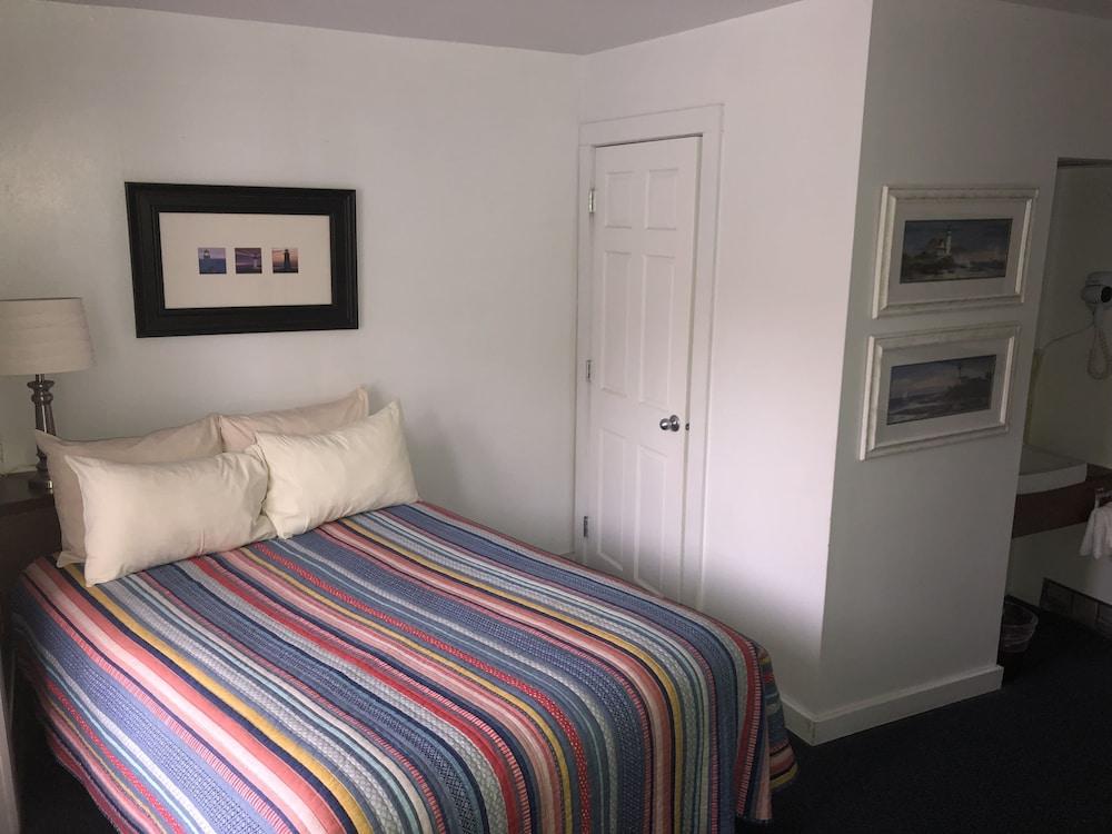 Harbor's Edge Motel photo 27