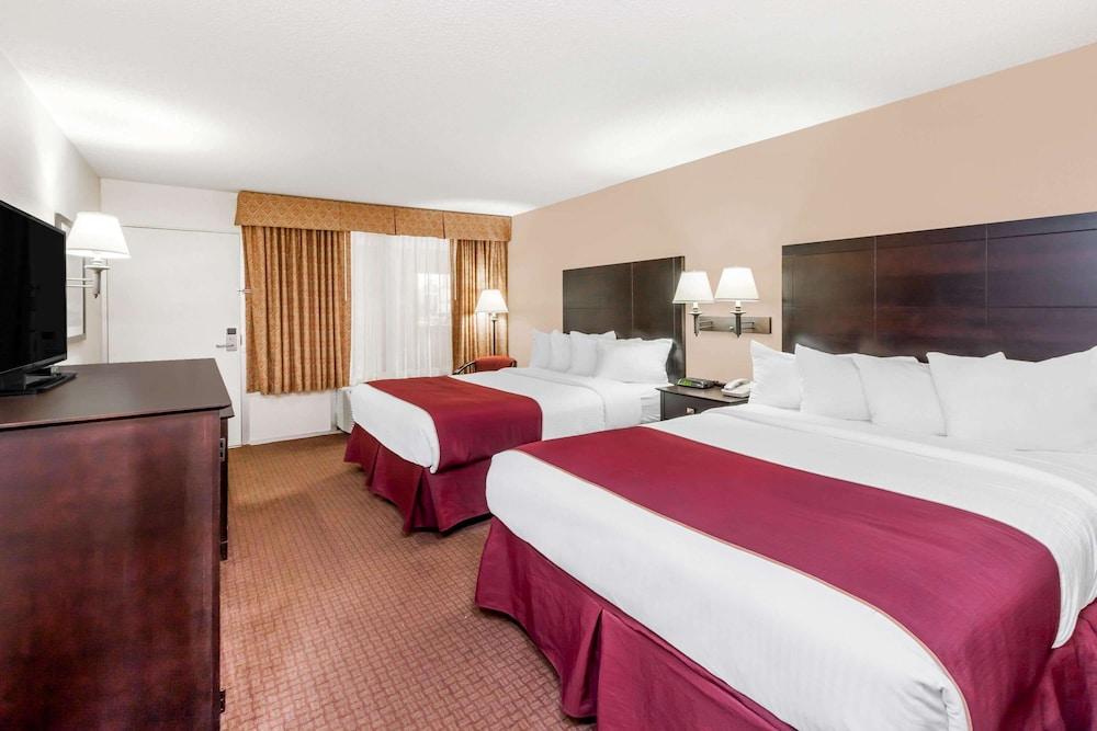 Quality Inn & Suites photo 12
