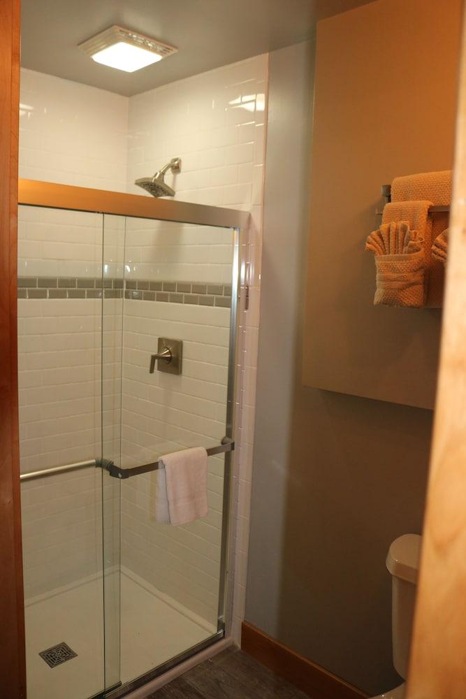 Columbine Inn photo 79