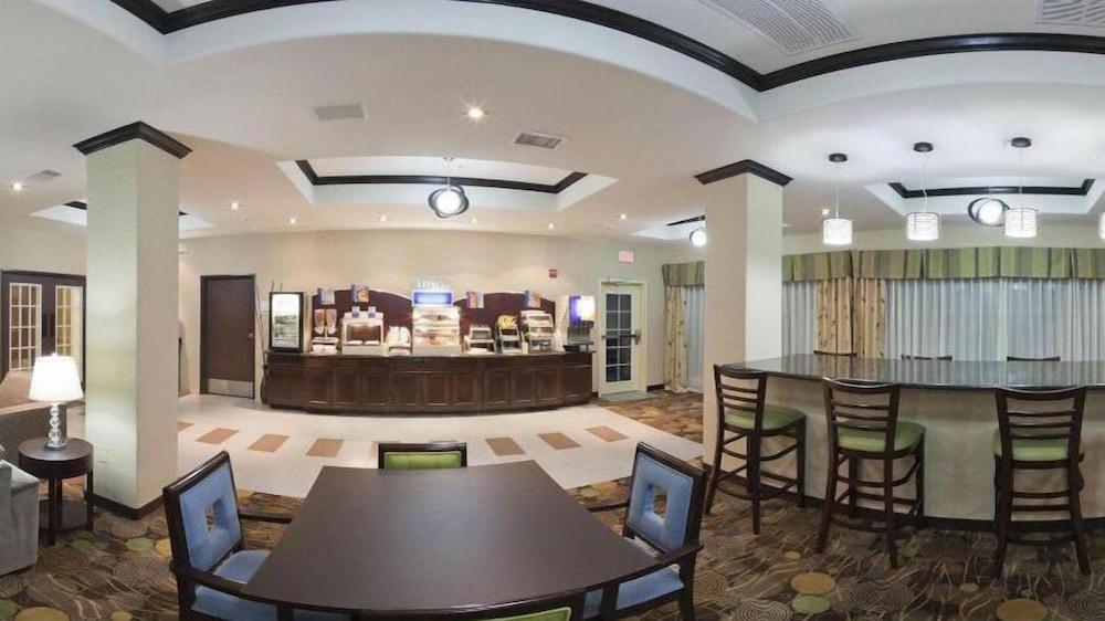 Holiday Inn Express Hotel & Suites Okmulgee by IHG photo 36