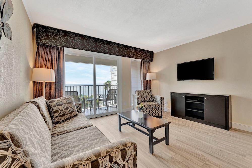 Seaside Luxury Oasis with balcony photo 37
